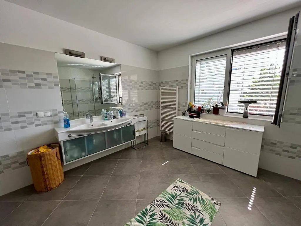 Fantastic Villa In Fischamend