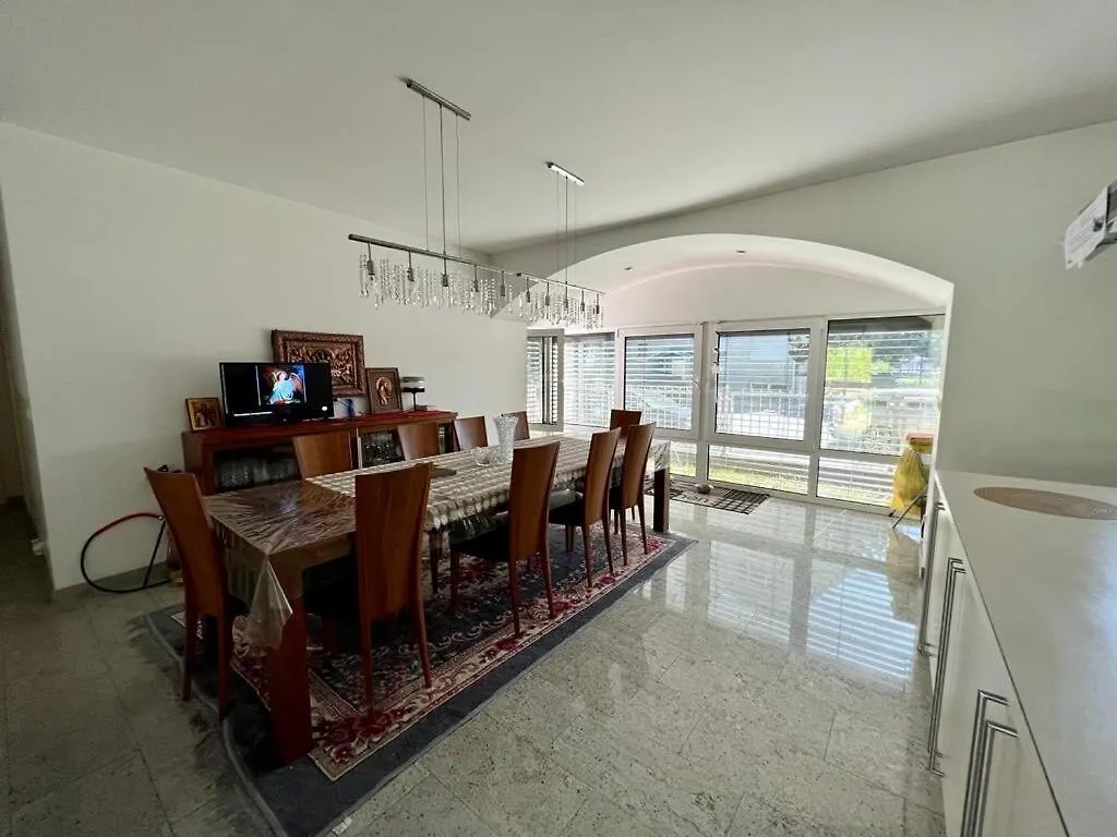 Fantastic Villa In Fischamend