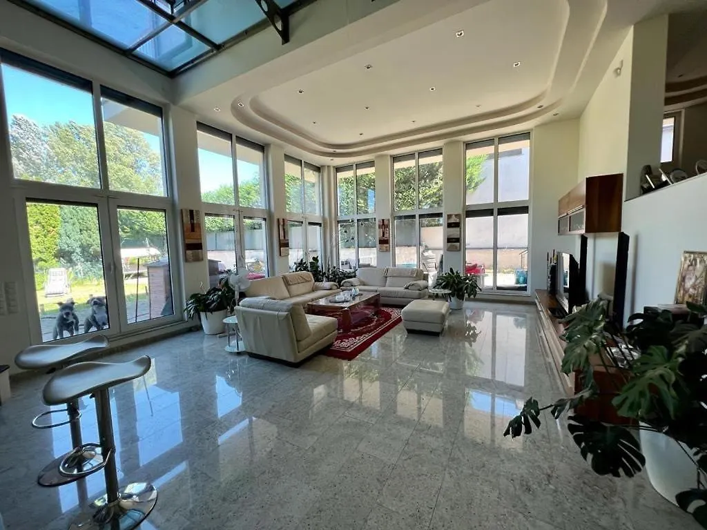Fantastic Villa In Fischamend